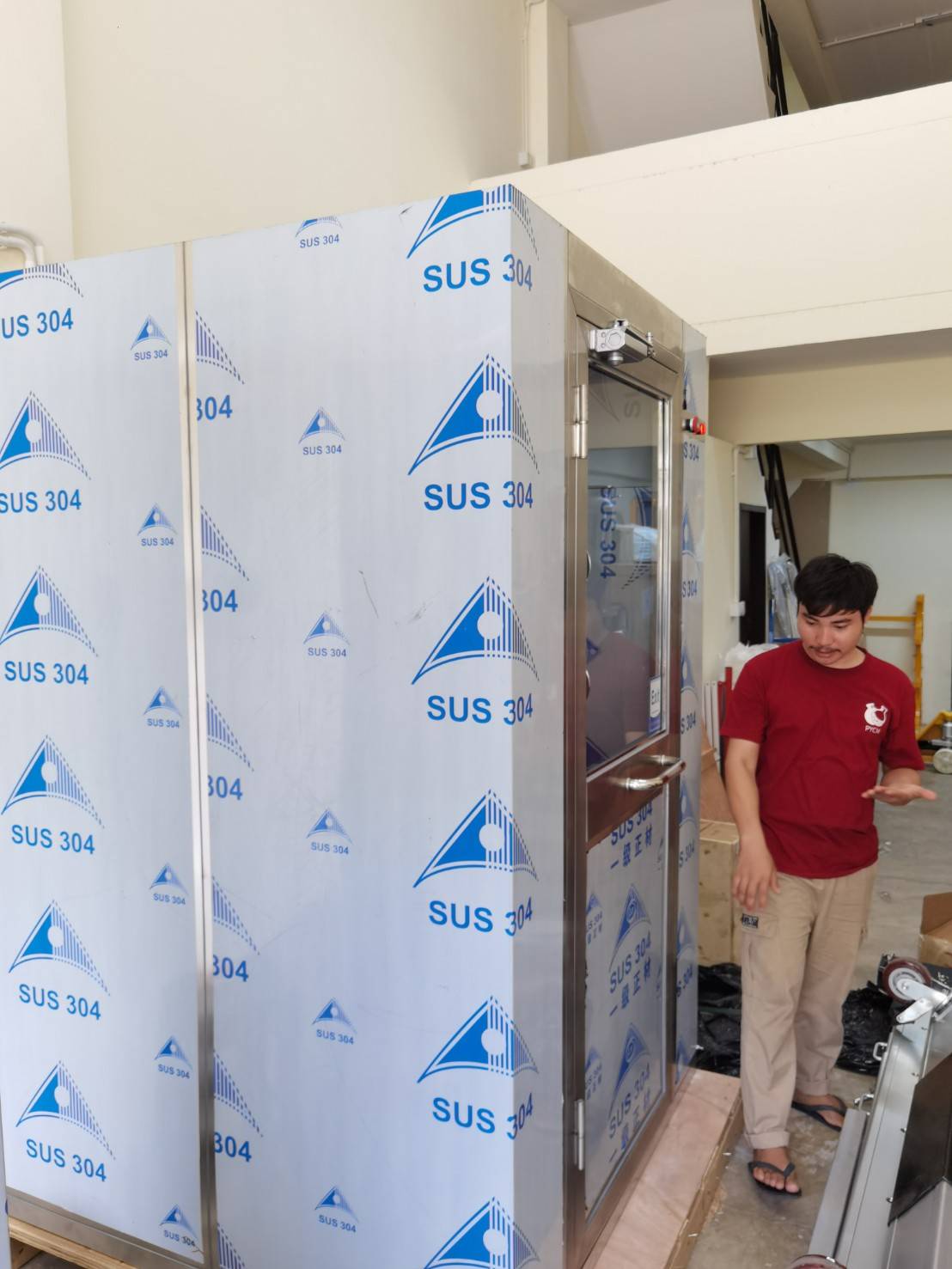 ตู้เป่าลมทางเข้าห้องคลีนรูม Air Shower BFS-FLS” หรือ Air Shower ที่ออกแบบมาเพื่อลดการปนเปื้อนของฝุ่นละอองก่อนเข้าพื้นที่ปลอดเชื้อโดยเฉพาะ ปกป้องห้อง Clean Room ให้สะอาดตลอดเวลา!