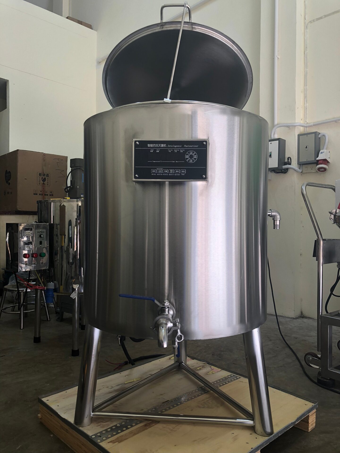 เครื่องพาสเจอร์ไรซ์ HTRC” หรือหม้อทำพาสเจอร์ไรซ์ (Pasteurizer) ขนาด 150 ลิตร ที่จะช่วยยกระดับคุณภาพและความปลอดภัยในการผลิตนมพาสเจอร์ไรซ์ให้โดดเด่นกว่าใคร! 💪✨