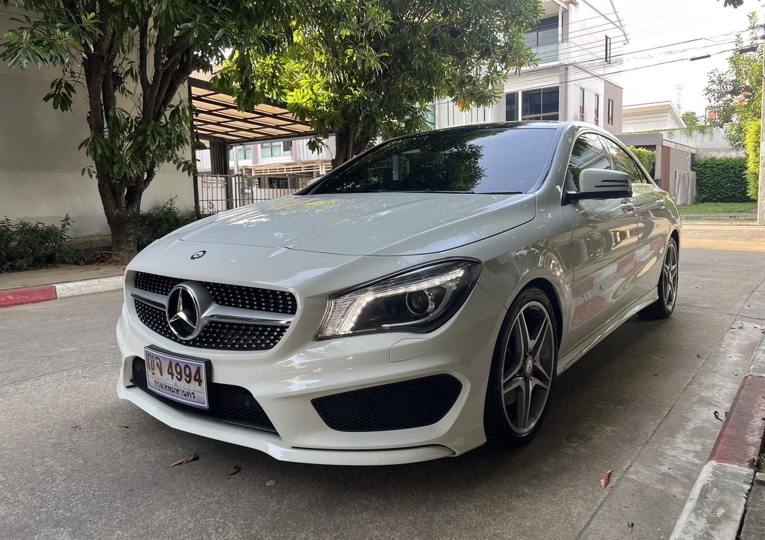 MERCEDES BENZ CLA-CLASS CLA-250 W117 สีขาว ปี 2016 เกียร์ A/T สภาพดีเยี่ยม พร้อมใช้งาน