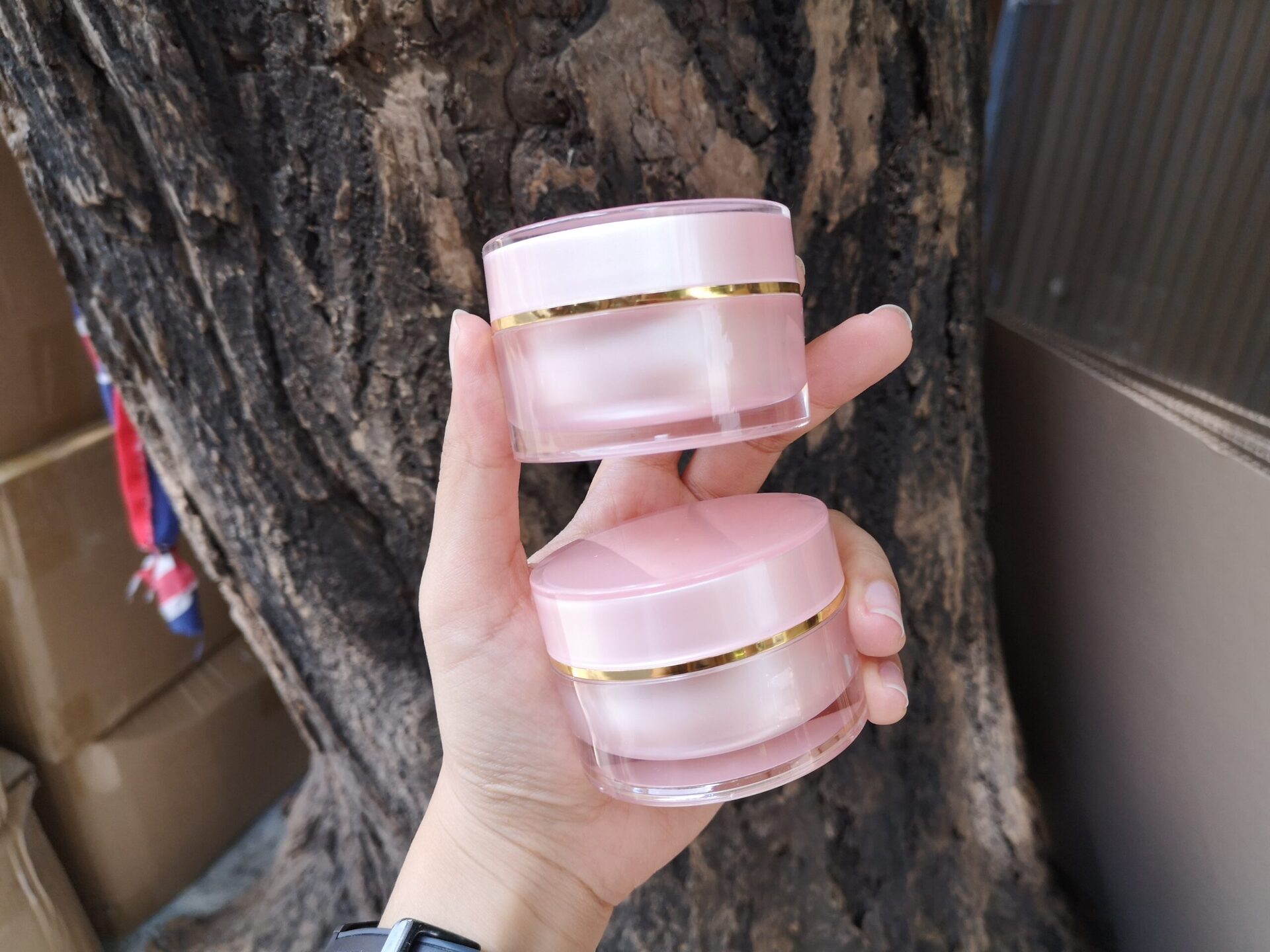 ขายส่ง-ขายปลีก กระปุกกลมตรง สีชมพู ขอบขลิบ 15g