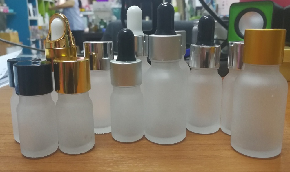 ขวดอโรม่าขุ่น 5ml 10ml 15ml ใส่กับฝาเกลียวดรอปเปอร์ กับฝาเกลียวอลูสวยๆได้หลายแบบจ้า