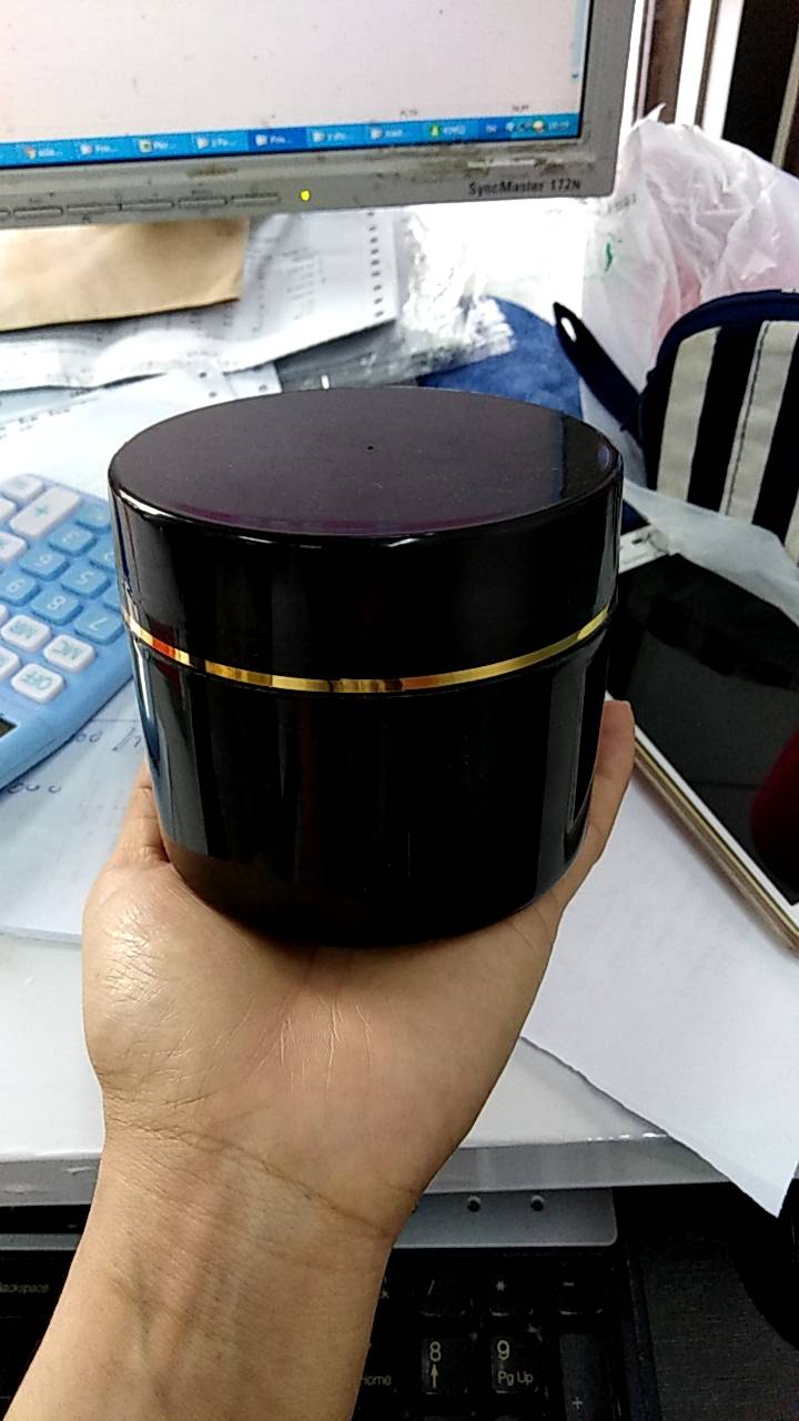 กระปุกครีมขนมชั้น สีดำ คาดทอง สวยๆ สั่งทำสีได้