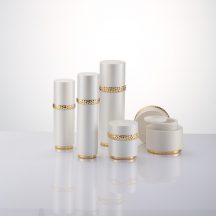 สินค้าพรีออเดอร์บรรจุภัณฑ์แพ็คเกจจิ้งสวยๆ สนใจติดต่อคุณตี๋ได้ LINE : teeclubza